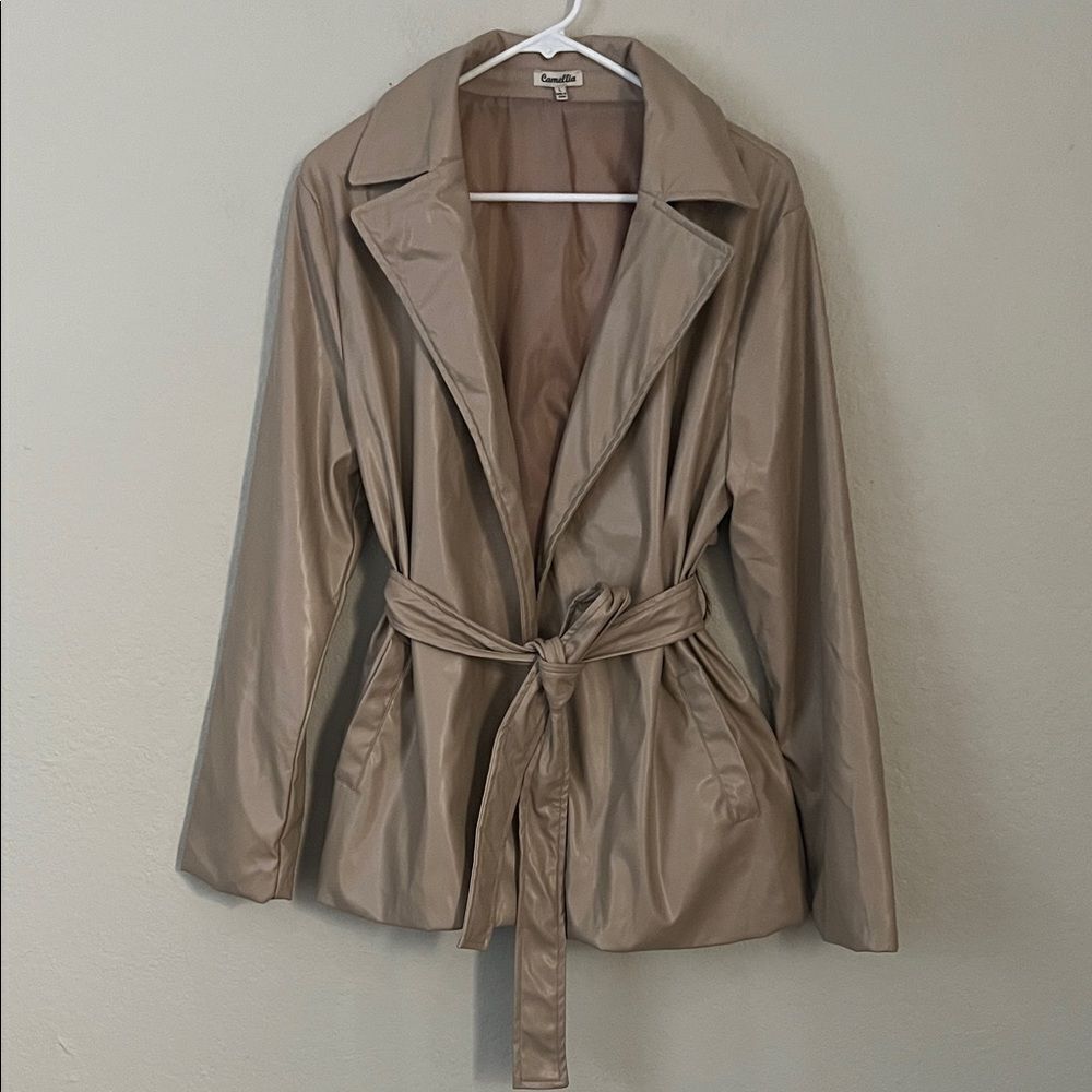 Camellia Belted Faux Leather Beige Jacket in Size L